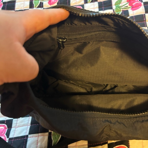 BAGGU medium Black Crossbody Bag - Picture 4 of 7